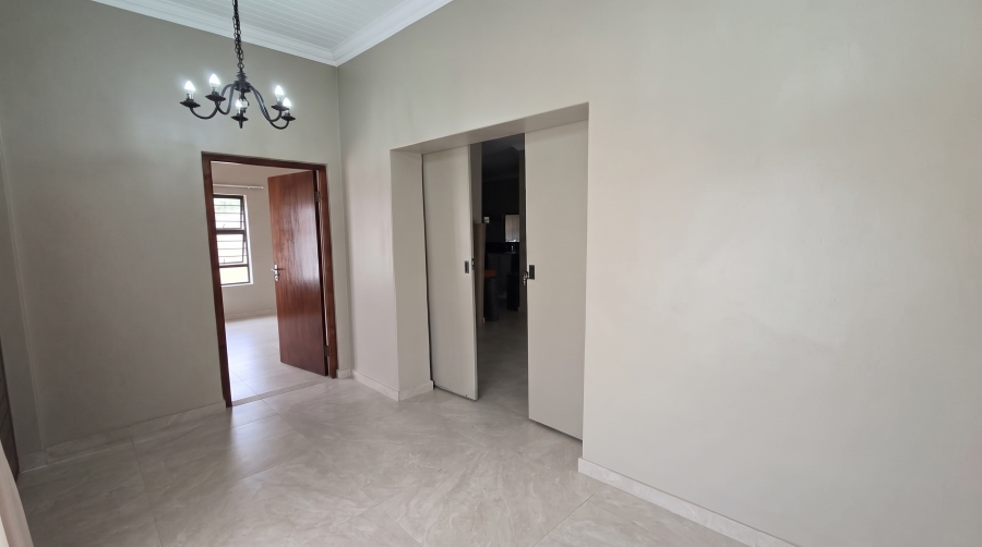 To Let 3 Bedroom Property for Rent in Uitzicht Western Cape